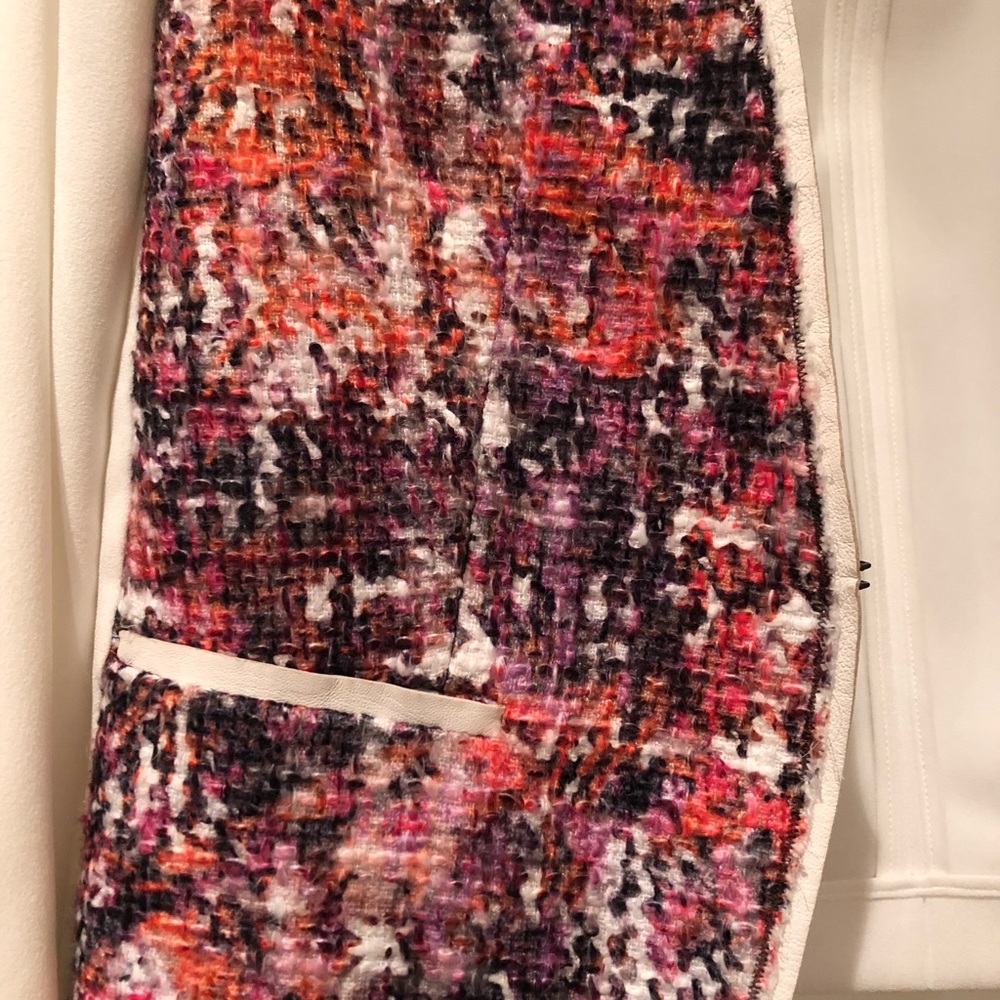 Elie Tahari Tweed front blazer - Picture 2 of 3